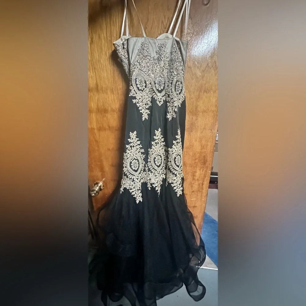 David’s Bridal Night Studio Embroidered Mermaid Gown Size 0 New wt Tags! - Picture 3 of 12